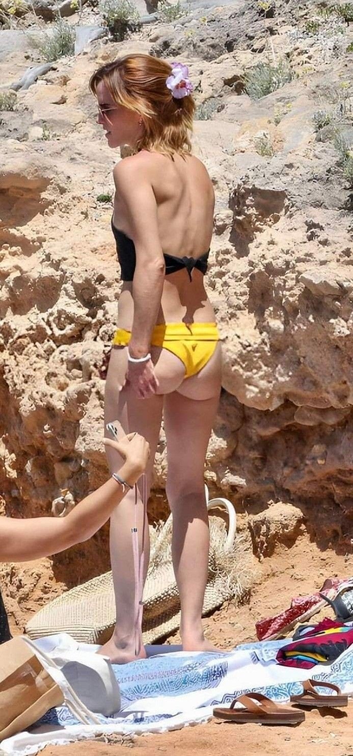 bTixTI7N Emma Watson's tight little ass 🤤💦 11.jpg